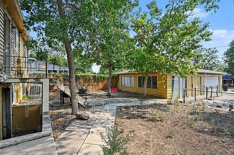 2 bed, 1.0 bath, 900 sqft, $2,250 — Photo 3