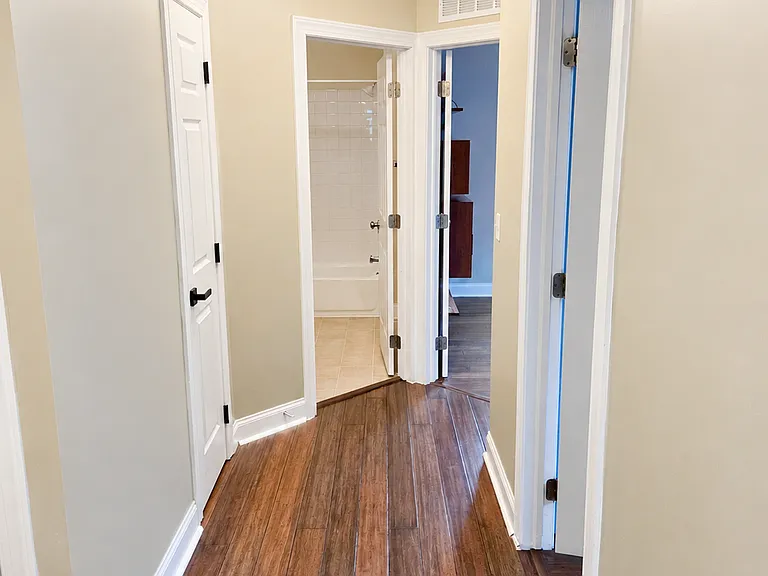 225 E Bird St — Photo 6