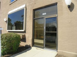 823 W State St, Geneva, IL 60134