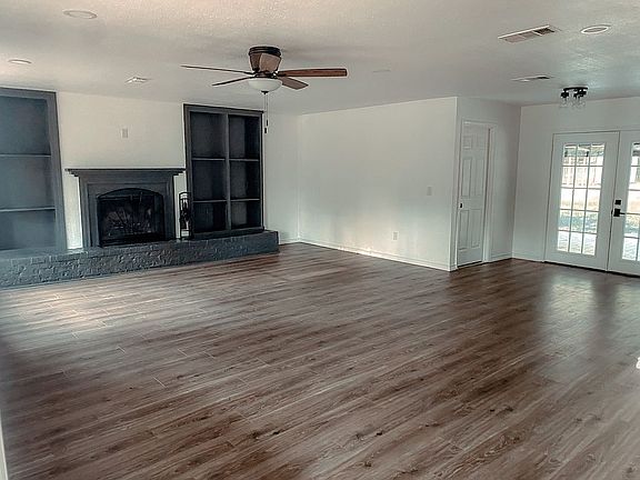 3rd image of 1002 Oakland Cir