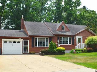 15 Michael Dr, Schenectady, NY 12303