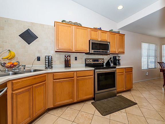 4th image of 2640 N 108th Dr