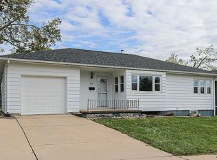 55 27th St NW, Cedar Rapids, IA 52405