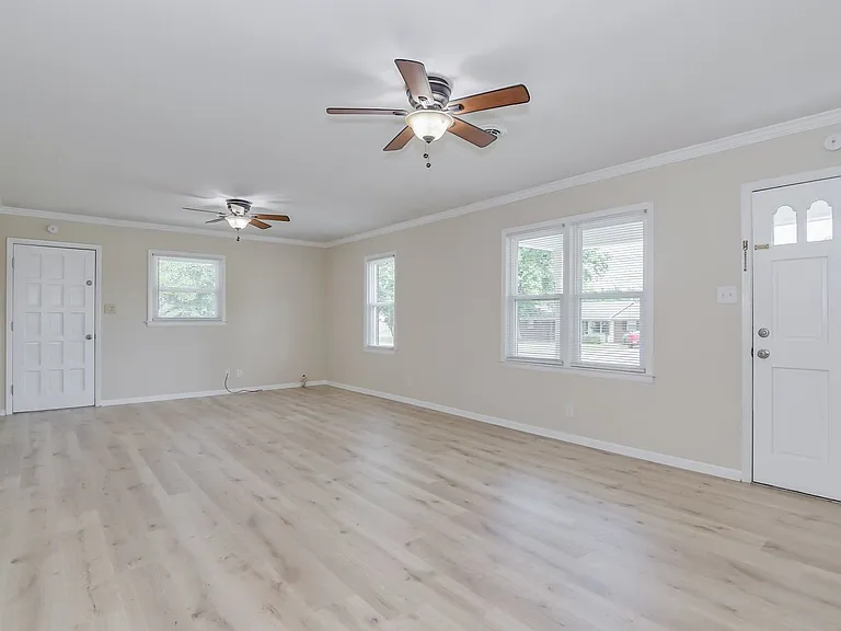 373 Westmont Dr — Photo 6