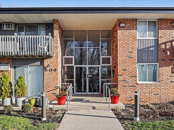 2nd image of 606 Lynn Ave Unit 1
