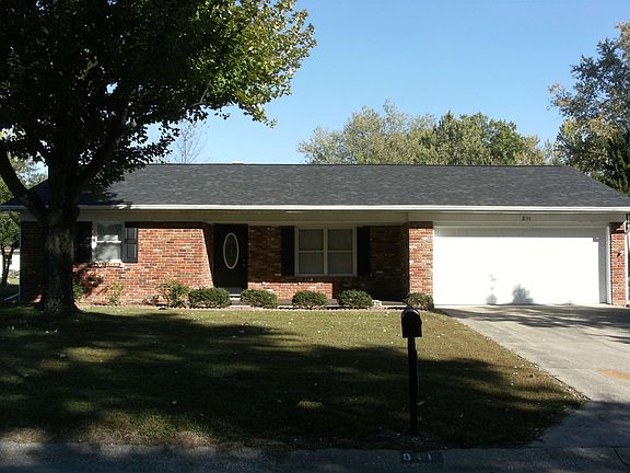 2nd image of 811 S Parkway Dr