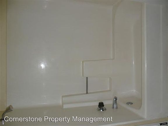 4th image of 18 Castlecrest Dr