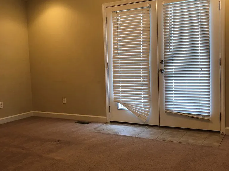 323 Eagle Lndg — Photo 13