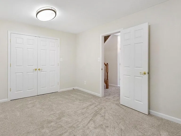 Jamestown Ln — Photo 21