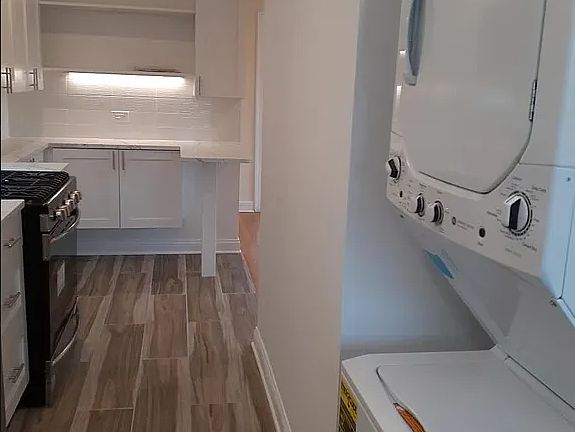 2nd image of 3220 N Wolcott Ave APT 3