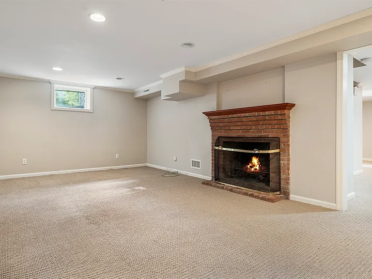 131 Montvale Rd — Photo 32