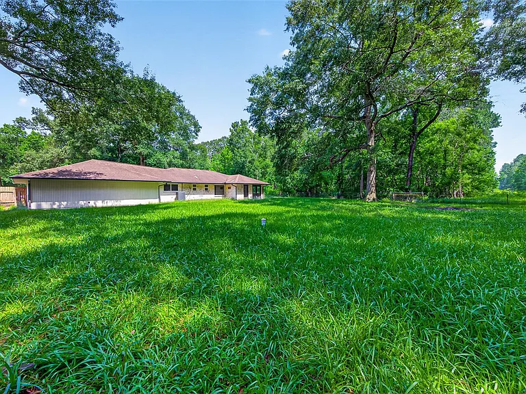 18747 Woodridge Dr — Photo 35