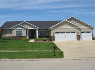 131 Karros Pointe Dr, Chatham, IL 62629
