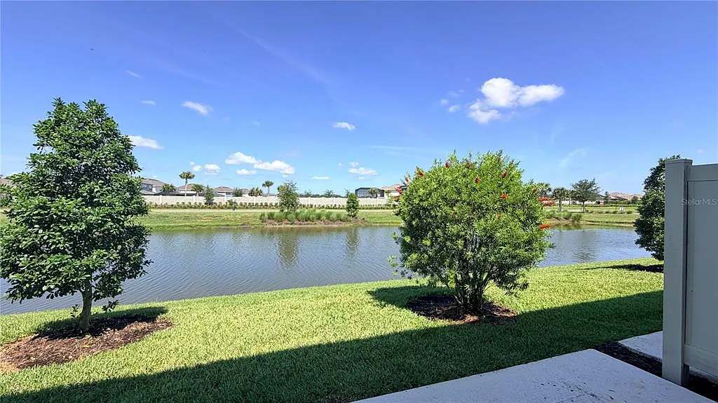 3 bed, 2.5 bath, 1373 sqft, $2,000 — Photo 4