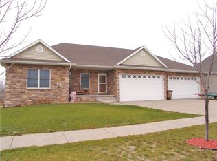 330 Hawkeye Dr, Pleasant Hill, IA 50327