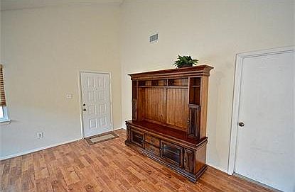 3rd image of 12014 Wood Hollow Ln