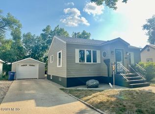 318 5th Ave SW, Watertown, SD 57201
