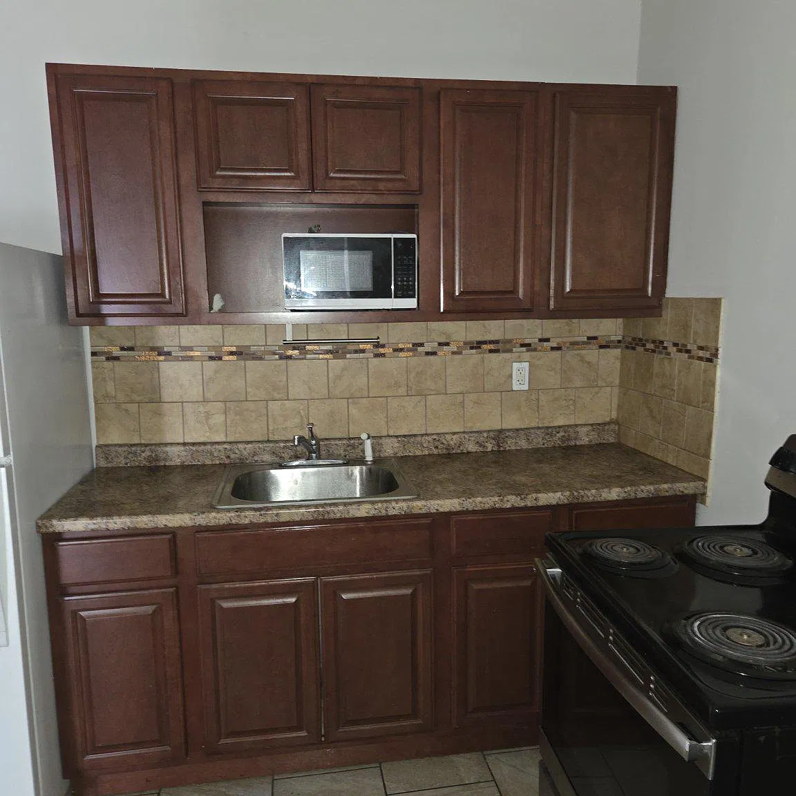 2 bed, 1.0 bath, 1600 sqft, $1,400 — Photo 3