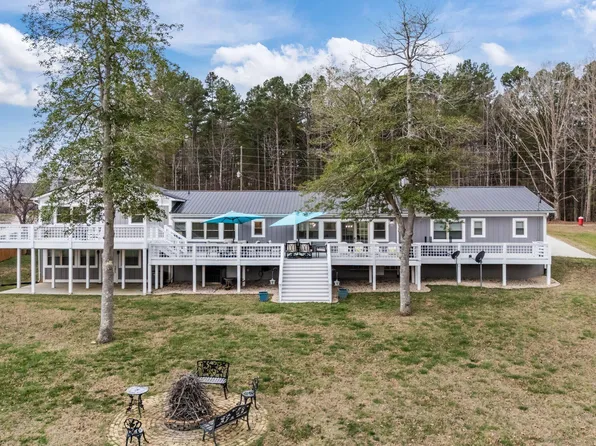 585 Bonanza Trl, Clarksville, VA 23927