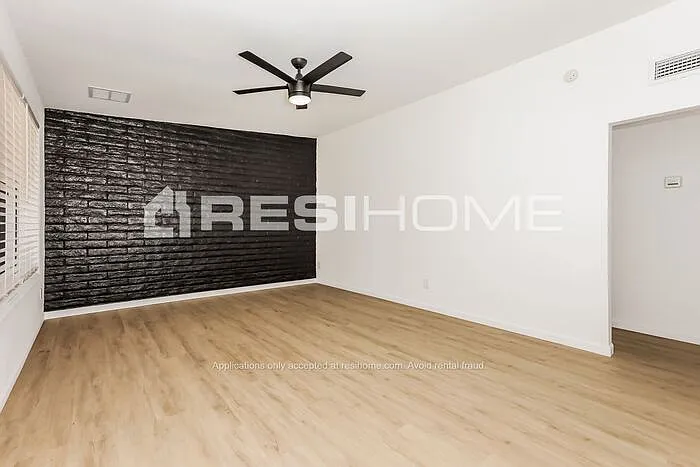 1314 E Del Rio Dr — Photo 7