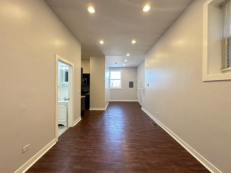 2944 W Montrose Ave #2 — Photo 10