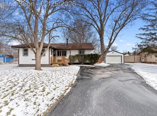 3375 Grant Rd, Rochester Hills, MI 48309