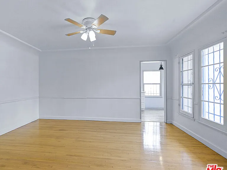 1119 S Crescent Heights Blvd — Photo 17