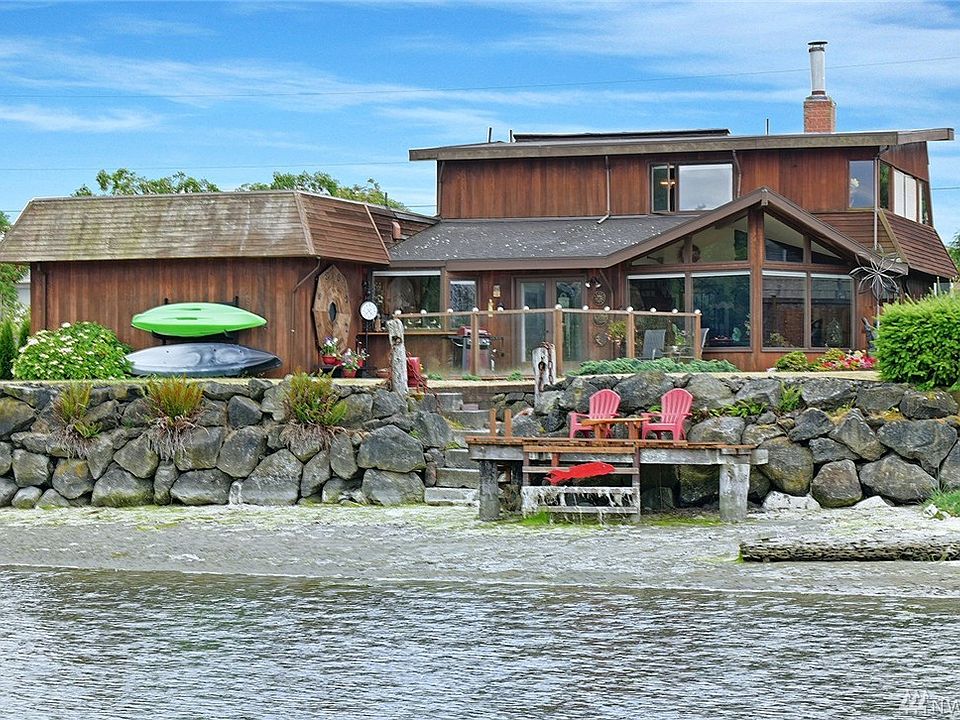 1st image of 4990 NE Canal Ln