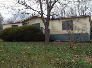 1075 W J Jeffers Rd, Oneida, TN 37841