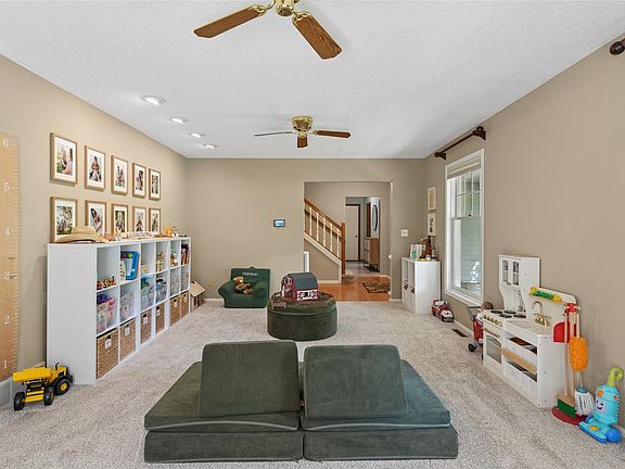 4th image of 1425 W 4th St