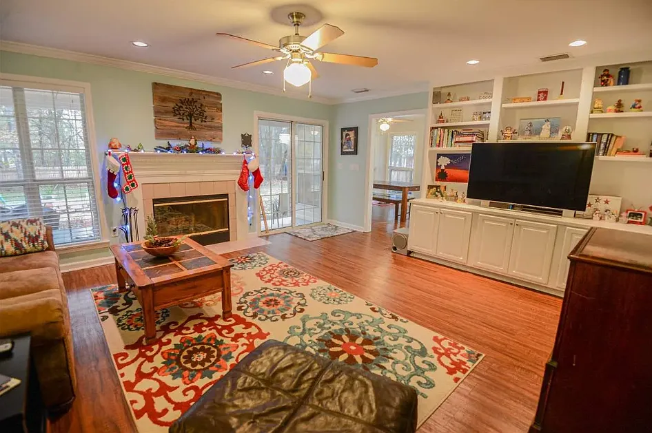 4 bed, 2414 sqft, $3,800 — Photo 2
