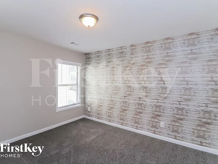 821 Harrison Dr — Photo 12