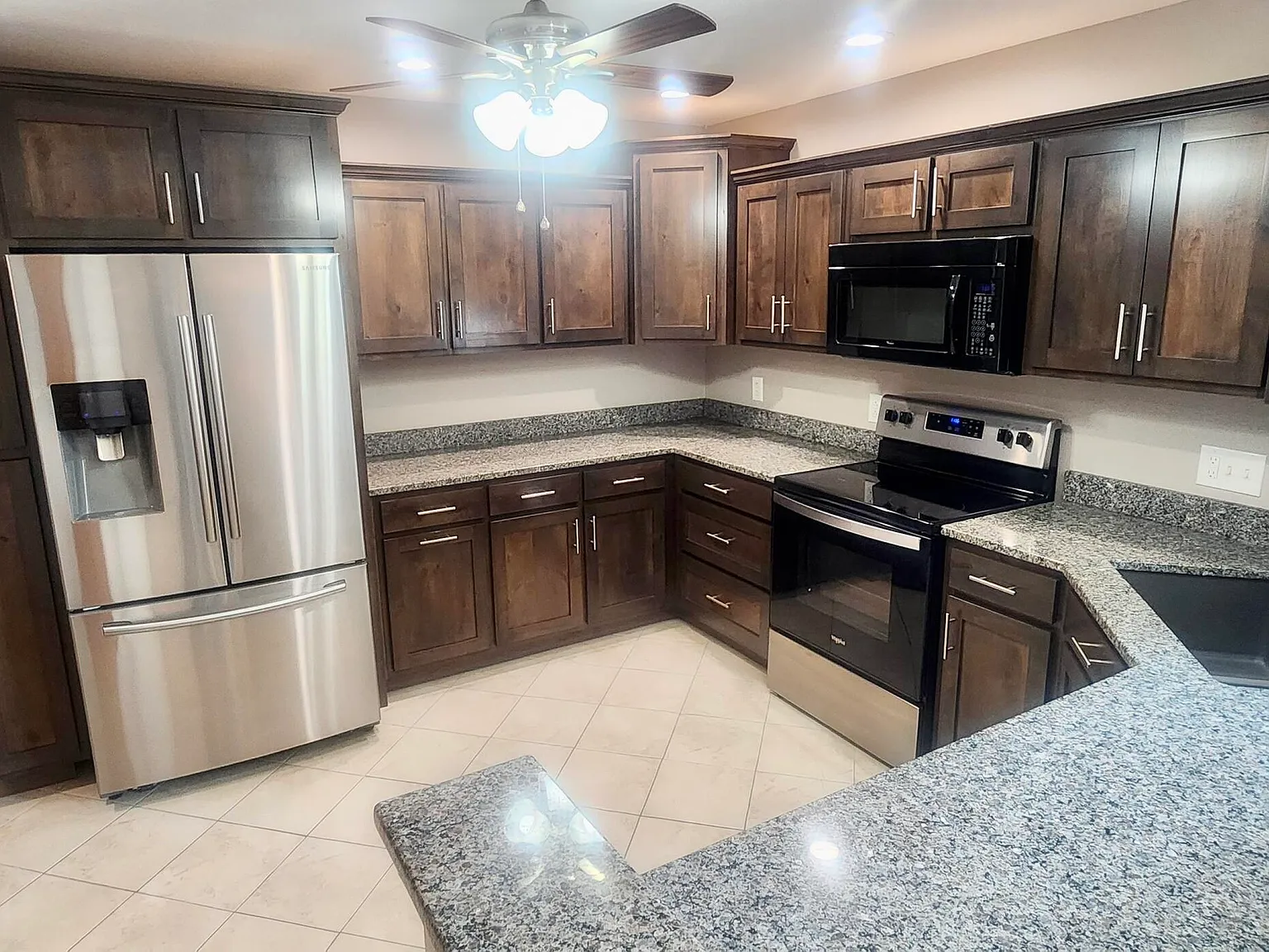 3 bed, 2.0 bath, 1395 sqft, $1,700 — Photo 2