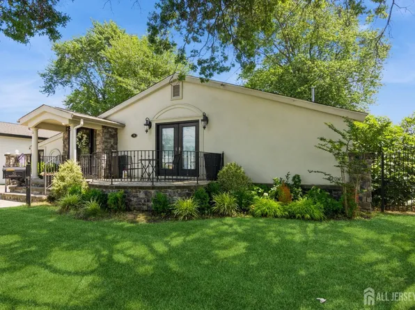 70 Woodshore W, Keyport, NJ 07735