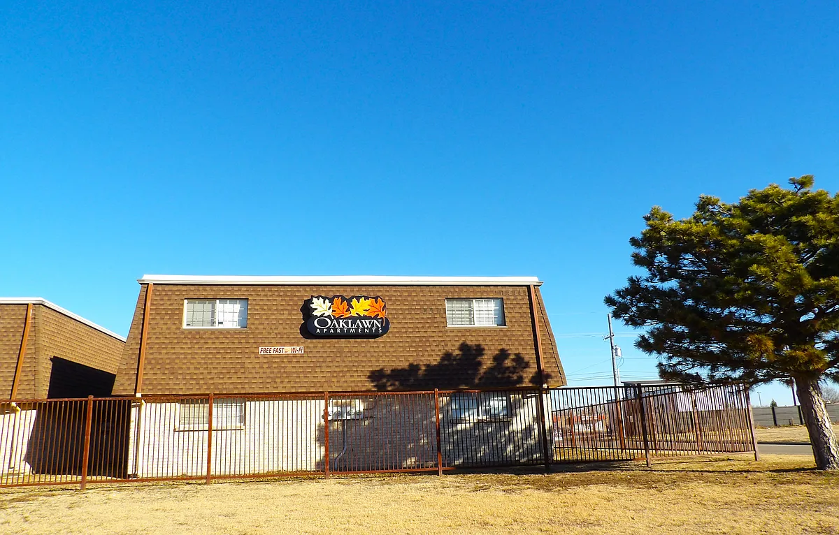 Building Photo - 6401 NW Oak Ave #A8