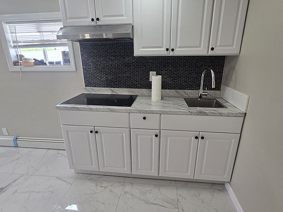 5th image of 208 Hilltop Dr