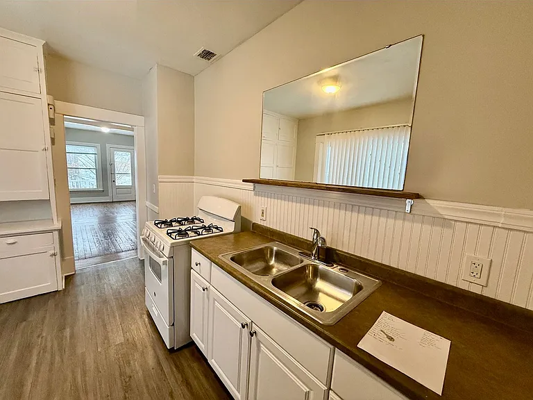 1013 Fremont Ave NW — Photo 2