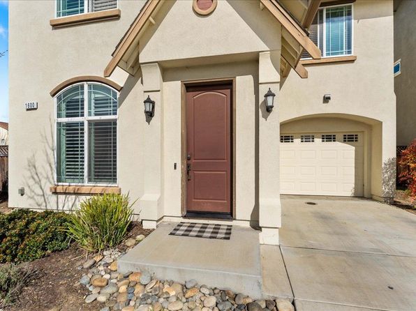 1600 Panorama Dr, Hollister, CA 95023