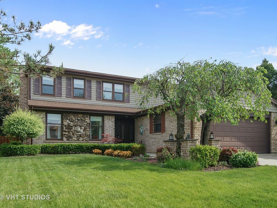 1st image of 1920 E Burr Oak Dr