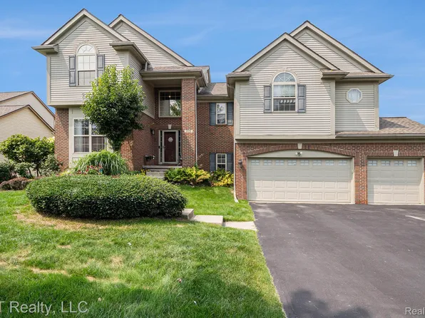 3172 Waldon Ridge Dr, Orion, MI 48359
