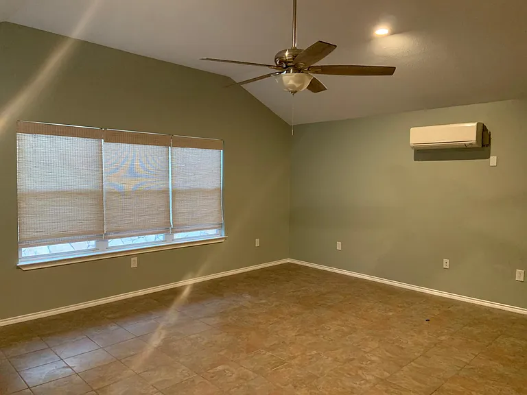 Family room or 4th bedroom