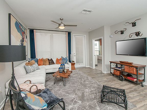 Town Commons Luxury Apartments Gilbert, AZ