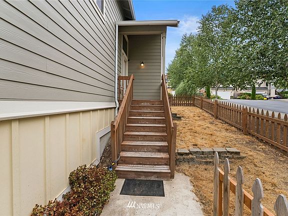 2nd image of 850 NW Snow Creek Way