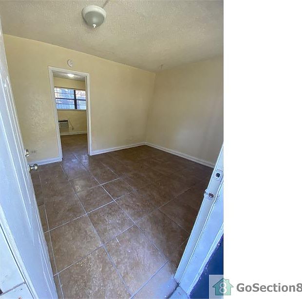 1st image of 820 NW 70th St #10