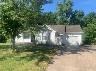 2906 Charlie Sleigh Rd, Woodlawn, TN 37191