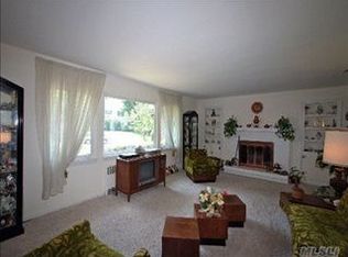 74 Summit Rd, Port Washington, NY 11050