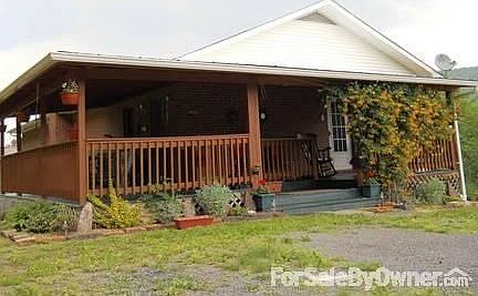 BASEMENT IN & OUT W/ SLIDING GLASS DOOR
