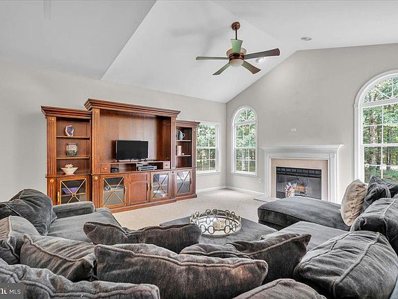 3rd image of 29 Midbridge Dr