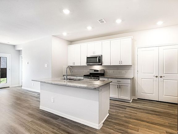 3rd image of 4012 Sandstone Dr
