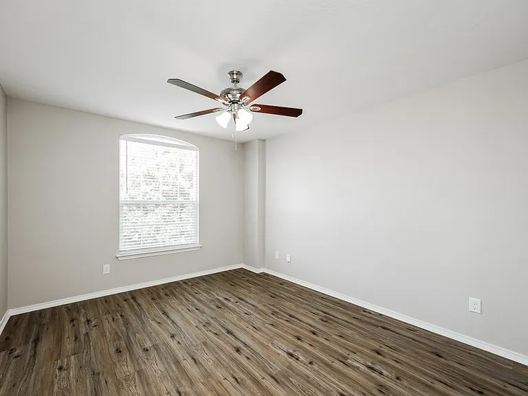 8434 Cedar Mdws — Photo 17